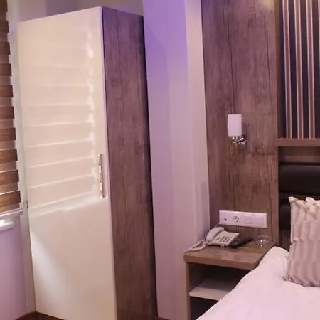 Vera Hotel 3*