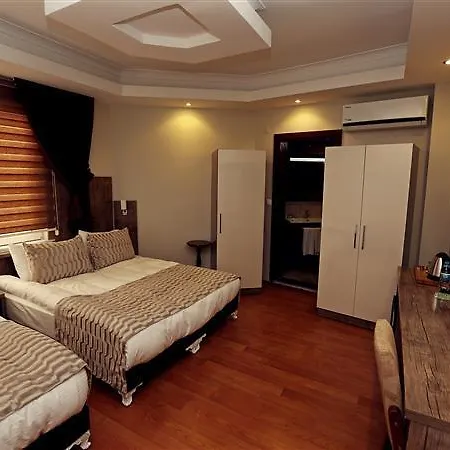 Vera Hotel 3*