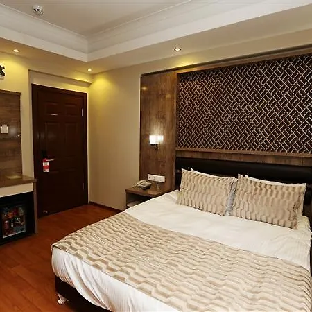 Vera Hotel 3*